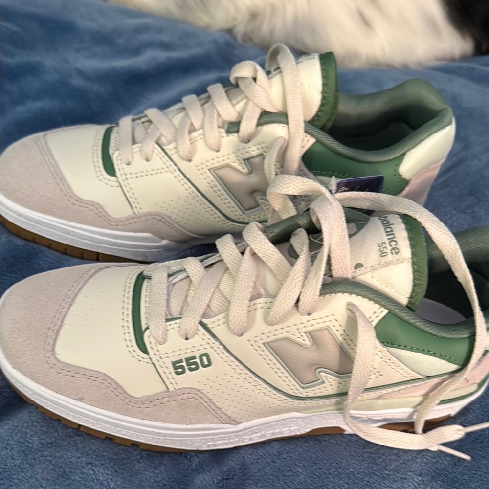 New Balance 550 Sneakers - Cream and Green
